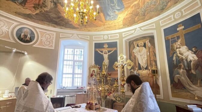 18 января 2022 года в Крещенский сочельник протоиерей Сергий Киселев совершил Божественную Литургию в храме свт. Николая в Здехове