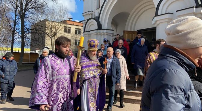 22 марта, в Неделю 3-ю Великого поста, Крестопоклонную, протоиерей Сергий Киселев совершил богослужения в храме Рождества Христова в Наукограде Фрязино